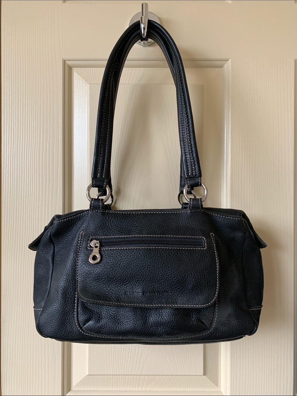 Stone Mountain Accessories Black Leather Shoulder Bag with Front Pocket